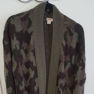 Like new Camoflauge Sweater